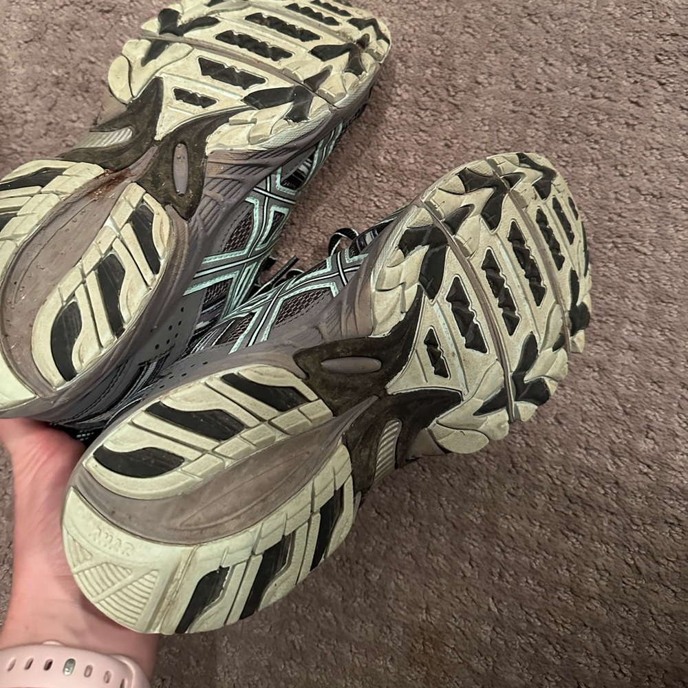 ASICS - Picture 4 of 4